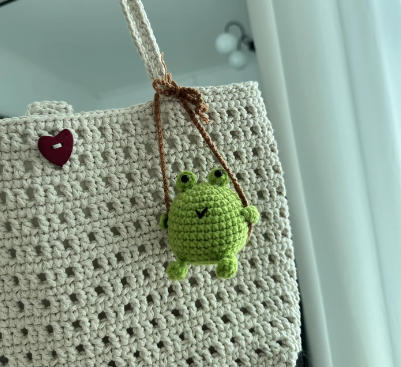 Knitted Frog