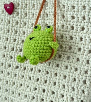 Knitted Frog